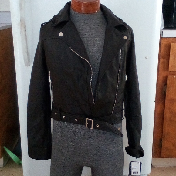 Ladies Black Leather Jacket - Picture 1 of 8